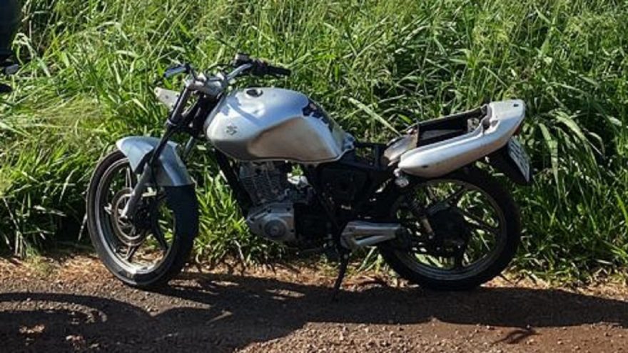 Moto com indicativo de furto é encontrada abandonada no Bairro Esmeralda