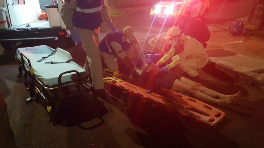 Mulher cai em bueiro e é socorrida pelo Siate no Interlagos