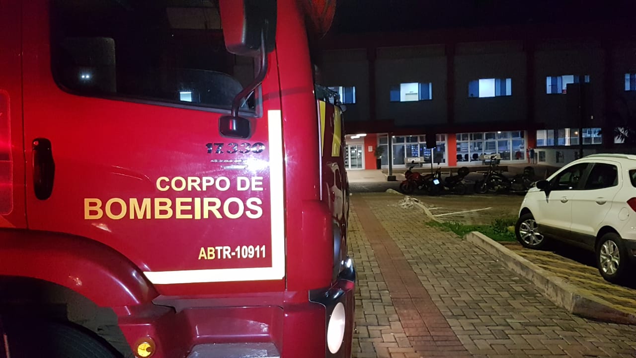 Corpo de Bombeiros é acionado para atender incêndio no HUOP em Cascavel