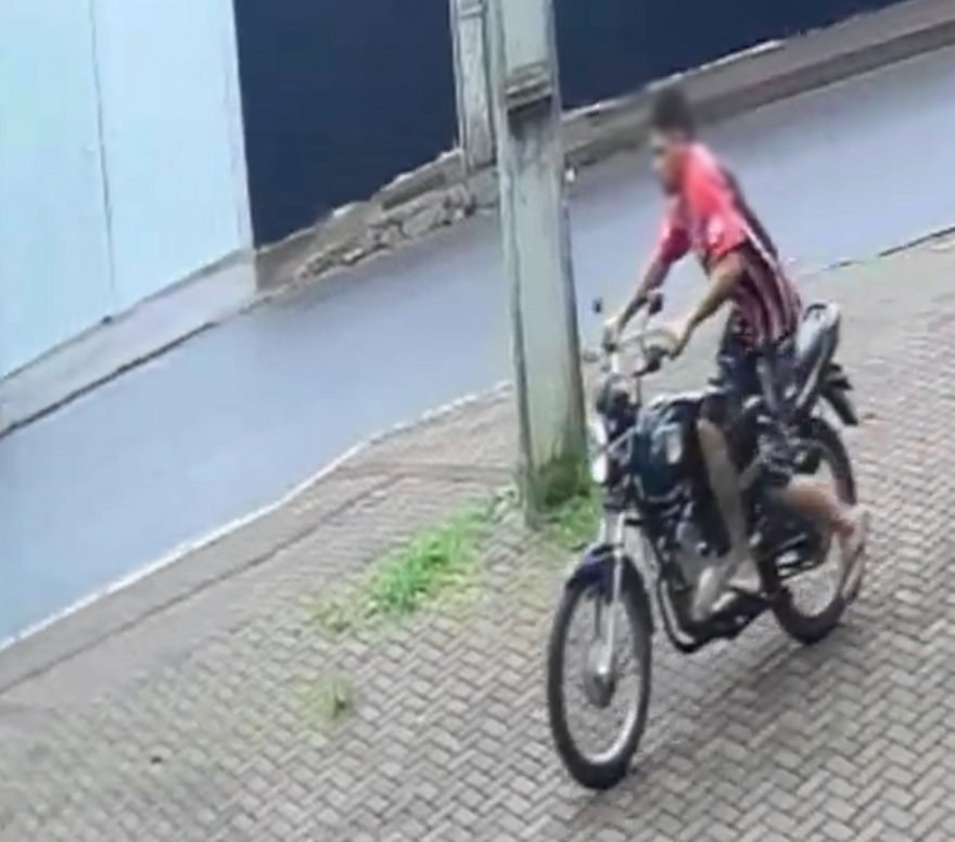 Câmera de segurança registra furto de motocicleta no Universitário