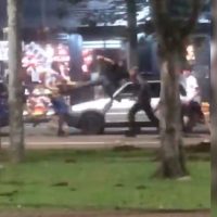 Imagem referente a Vídeo mostra momento que jovem é baleado durante briga na região central da cidade