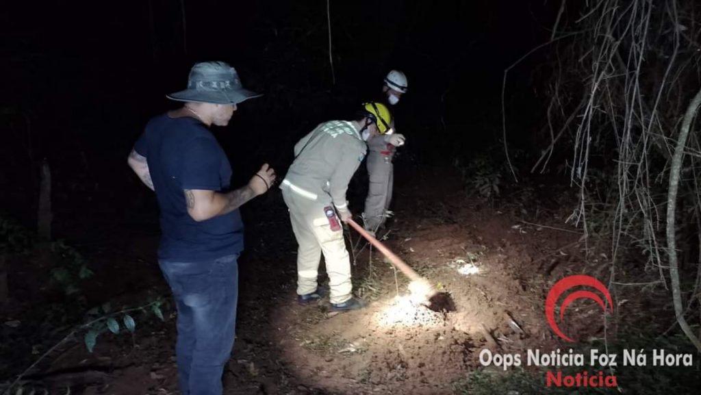 Polícia Civil e Bombeiros realizam buscas de três corpos durante a madrugada em Foz do Iguaçu