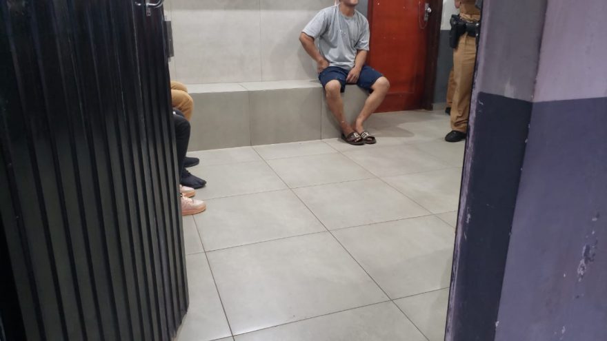 Briga de vizinhos vai parar na delegacia; arma é apreendida