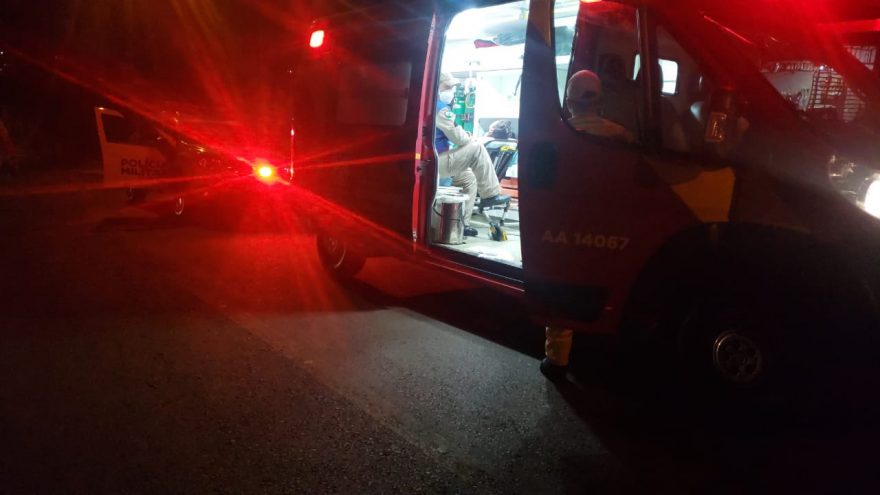 Homem é socorrido pelo Siate após ser agredido no bairro Morumbi