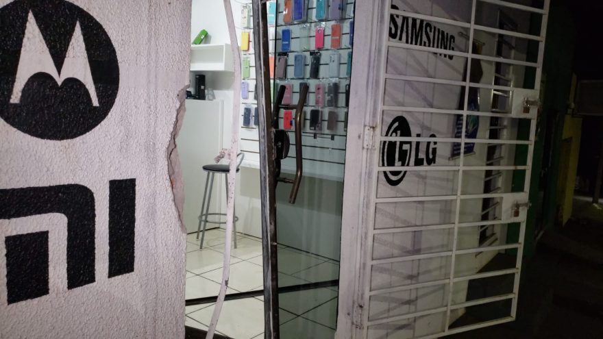 Comércio é alvo de ladrões durante a madrugada no bairro Cancelli