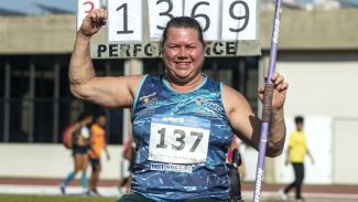 Beth Gomes quebra recorde mundial paralímpico no lançamento de dardo