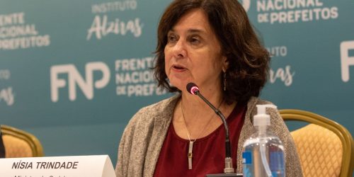 “É hora de intensificar a vacinação contra covid-19”, diz ministra Imagem referente a “É hora de intensificar a vacinação contra covid-19”, diz ministra