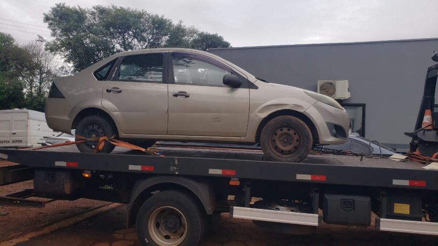 Carro roubado nesta madrugada é recuperado pela Polícia Militar
