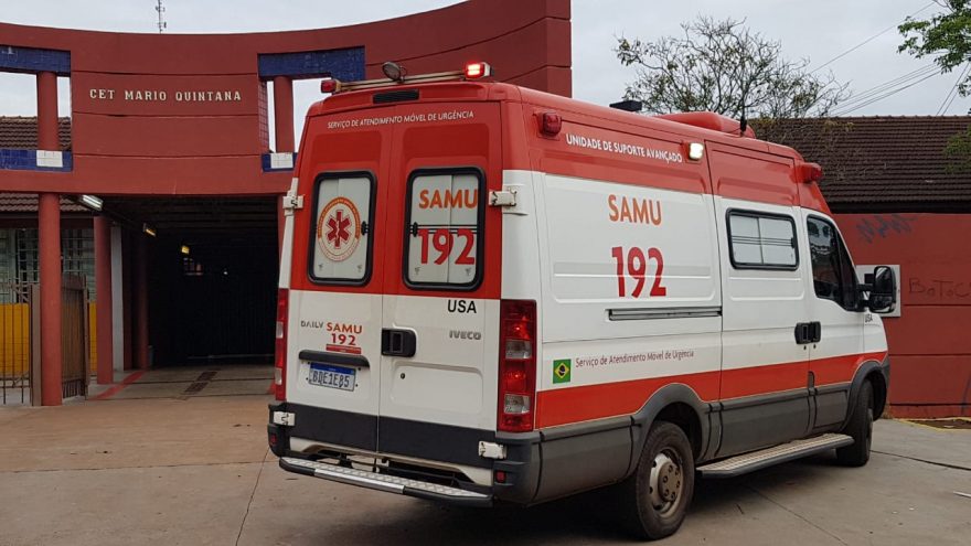 Estudante é socorrido pelo Samu no Colégio Mário Quintana