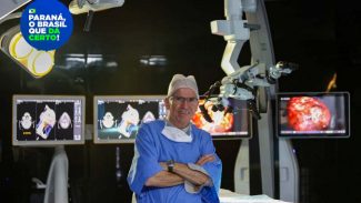 Com “cirurgia-aula”, professor do Paraná é referência global na formação de neurocirurgiões