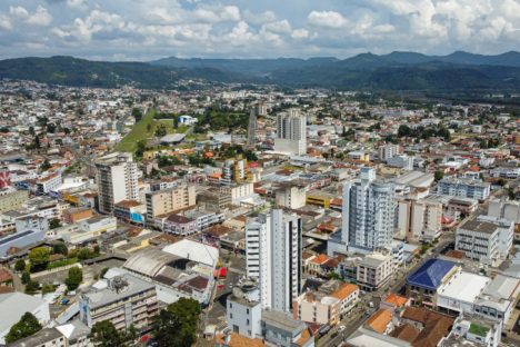 Com 11 horas em abril, Paraná bate recorde de velocidade no tempo de registro de empresas Imagem referente a Com 11 horas em abril, Paraná bate recorde de velocidade no tempo de registro de empresas