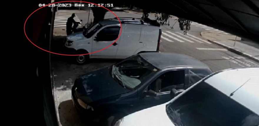 Câmera flagra furto de motocicleta no Floresta