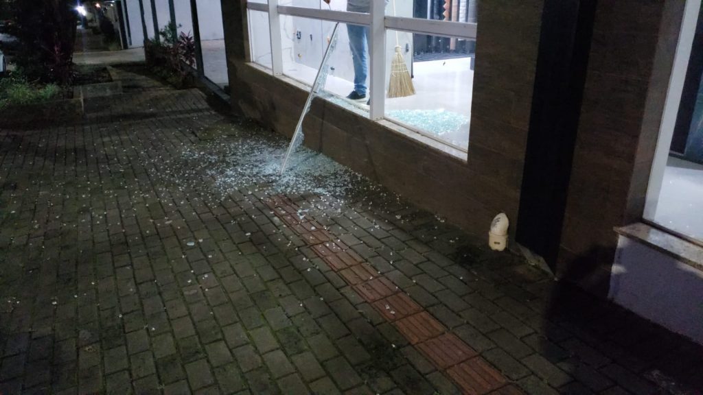 Loja de acabamentos é alvo de arrombamento durante a madrugada no centro