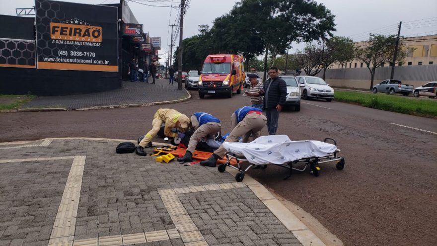 Motociclista se fere em acidente na Avenida Rocha Pombo, em Cascavel