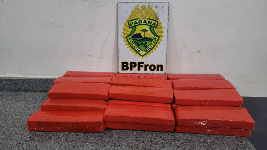 Jovem de 18 anos é detida pelo BPFron transportando vários tabletes de maconha