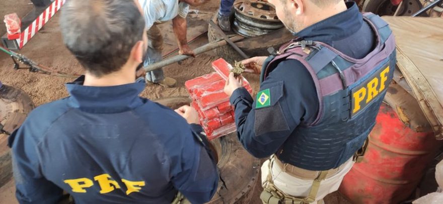 Carreta é apreendida com maconha escondida em pneus em Ubiratã