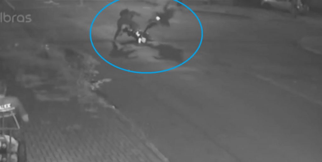 Veja colisão entre motos que deixou dois feridos na Neva