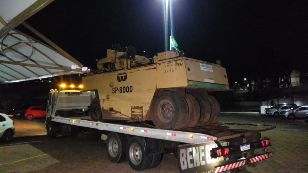 Rolo compactador é apreendido em Cascavel