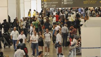 Denúncias de racismo mostram aeroporto como ambiente hostil a negros