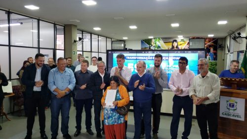 Moradores do Jardim Paranaguá recebem matrículas de residências do programa “Morar Legal” Imagem referente a Moradores do Jardim Paranaguá recebem matrículas de residências do programa “Morar Legal”