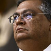 Flávio Dino questionará norma da Anac sobre inspeção em aeroportos Imagem referente a Flávio Dino questionará norma da Anac sobre inspeção em aeroportos