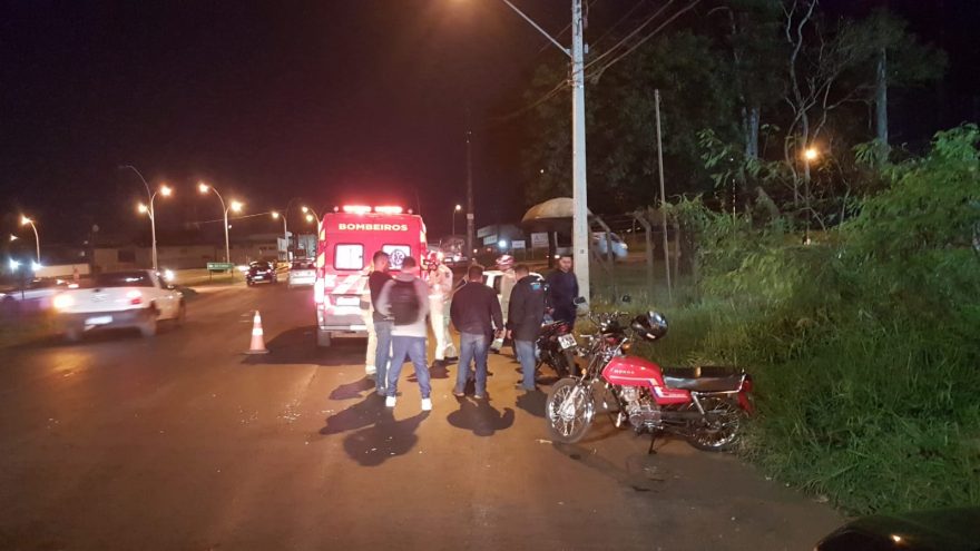 Motociclista fica ferida em acidente de trânsito no Brasmadeira