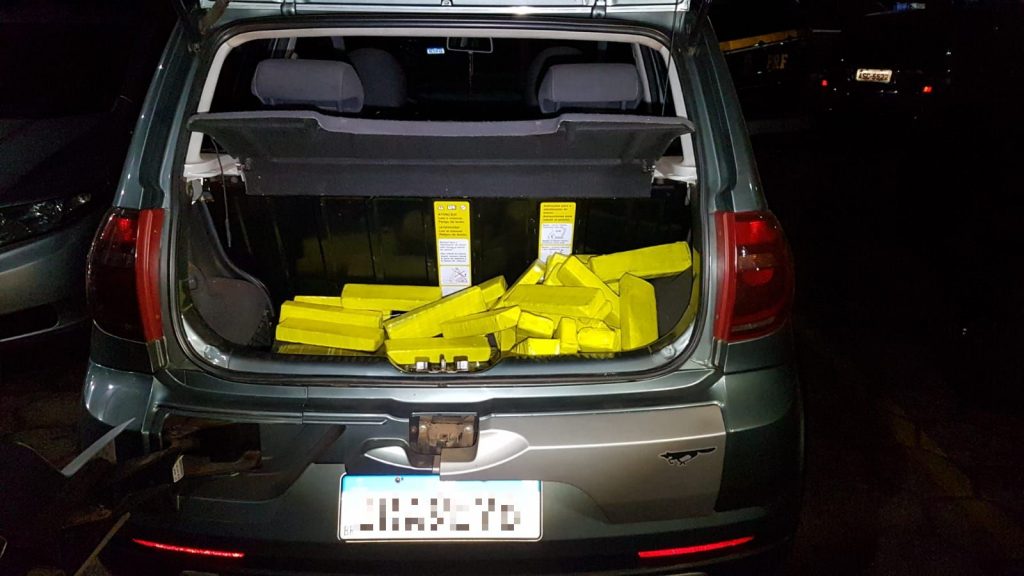 Condutor é detido pela PRF com 200 kg de maconha no veículo em Céu Azul