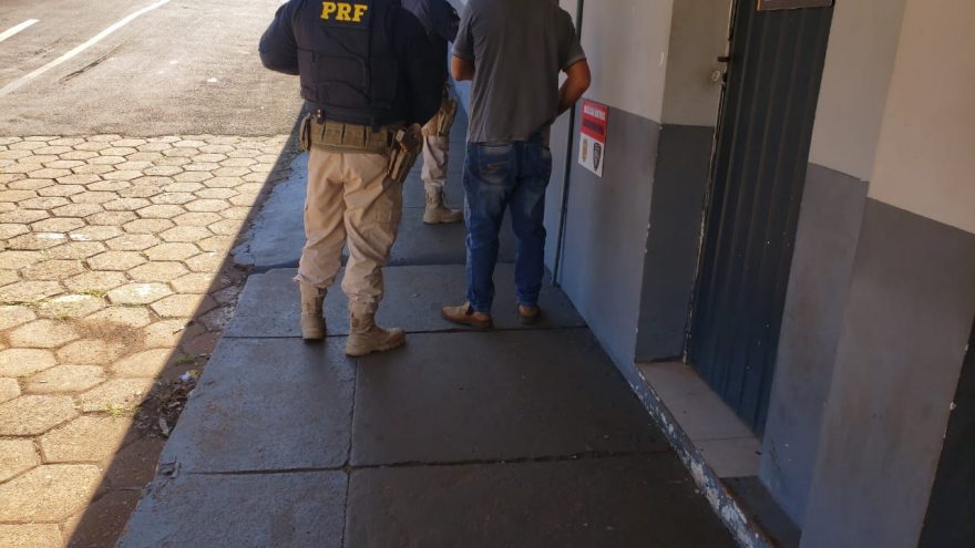 Devendo pensão alimentícia, homem é preso pela PRF