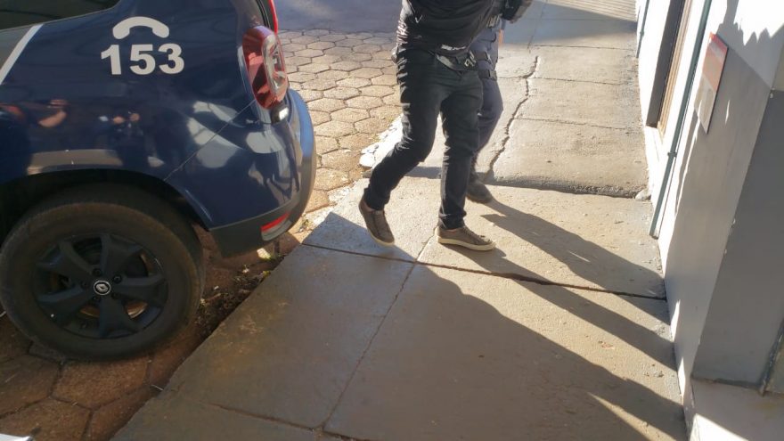 Homem é detido por ameaça e desacato no Centro