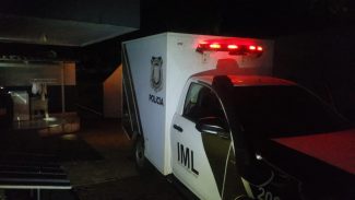 Corpo de homem assassinado no Jardim Colmeia dá entrada no IML