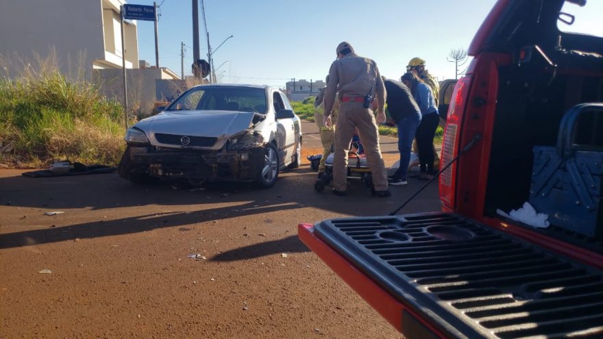 Motorista fica presa em veículo após colisão no Loteamento Siena