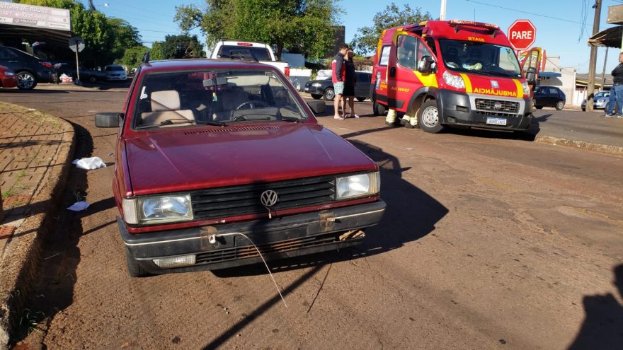 Motociclista fica ferida após colisão com carro no Jardim Colonial
