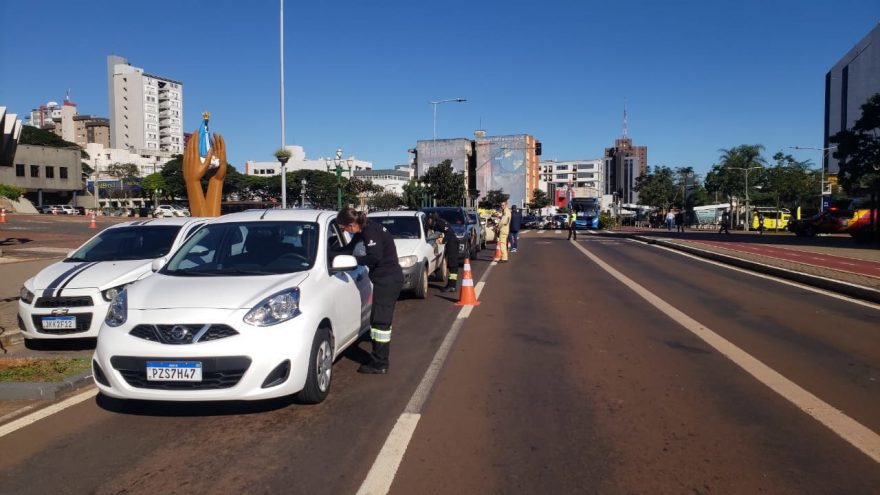 Com muitas mortes no trânsito pelo não uso de cinto de segurança, Cotrans participa de ação educativa em Cascavel