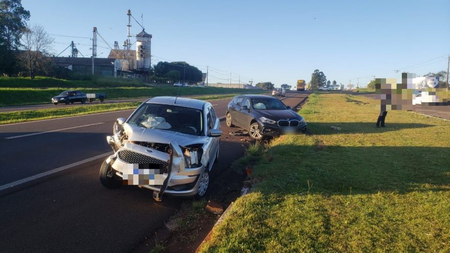 Acidente entre BMW e Ford Ka é registrado na BR-277 em Cascavel