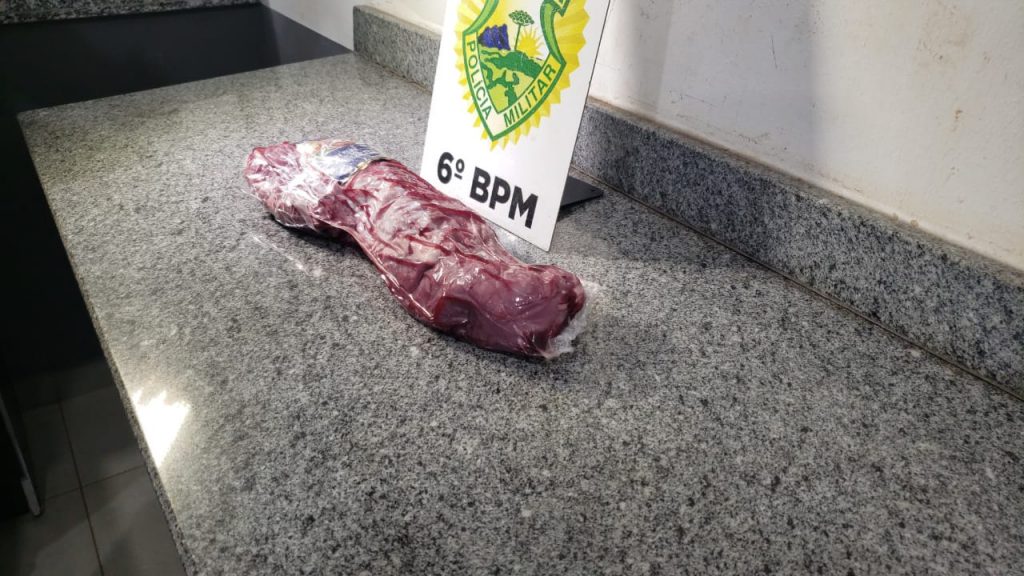 Jovem é detido com peça de Filé Mignon dentro da calça