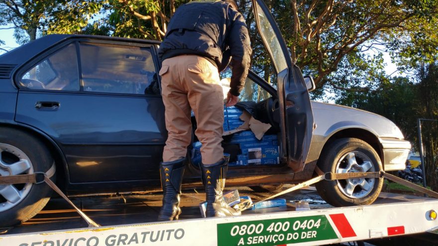 PRE de Cascavel apreende Monza abarrotado de cigarros na BR-369