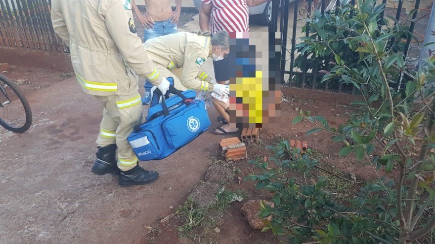 Adolescente sofre suspeita de fratura no rosto após queda de bicicleta no Claudete