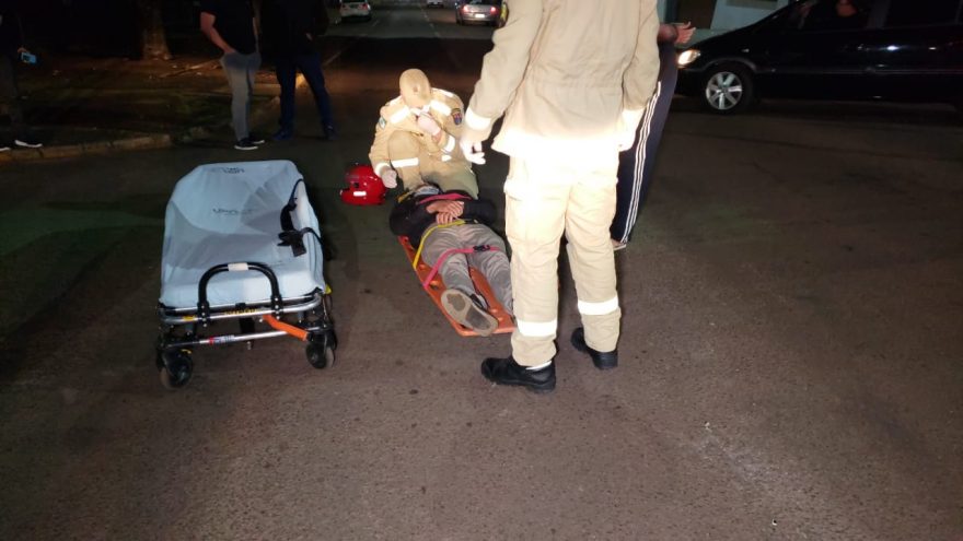 Motociclista fica ferido ao se envolver em acidente na Rua São Paulo