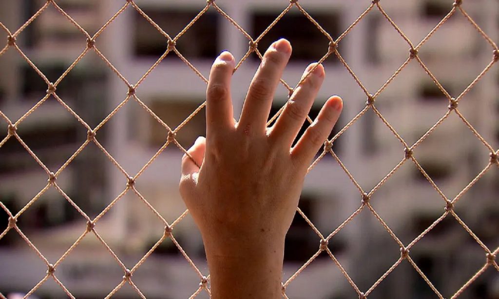 Em SC, mulher mata marido, se entrega à polícia e diz que ele estuprava filha