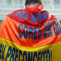 Imagem referente a LGBTfobia que chegou nas caravelas se enraizou com a colonização