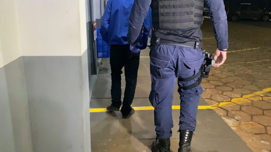 Homem é detido com dois mandados de prisão em aberto no Cancelli