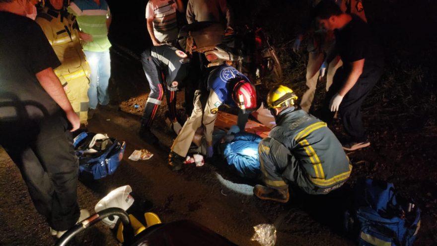 Motociclista fratura cinco dedos da mão em queda de moto na PR-486
