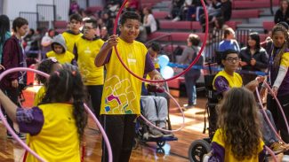 Festival leva esportes paralímpicos a crianças com e sem deficiência