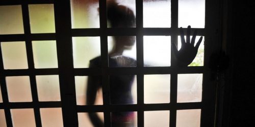 Especialista diz que diálogo é forma de prevenir abuso sexual infantil Imagem referente a Especialista diz que diálogo é forma de prevenir abuso sexual infantil