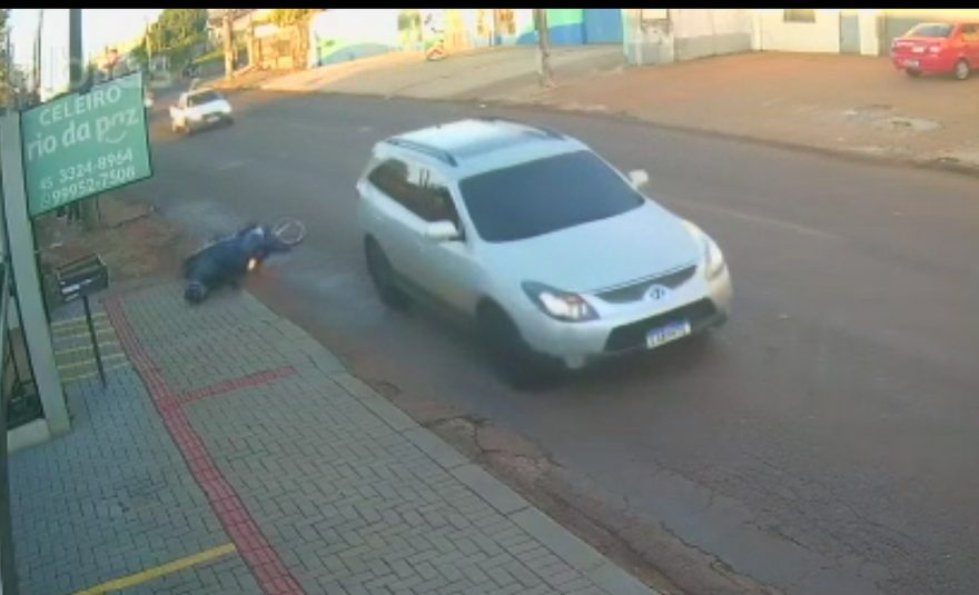 Vídeo mostra colisão entre Vera Cruz e moto na Rua Rio da Paz