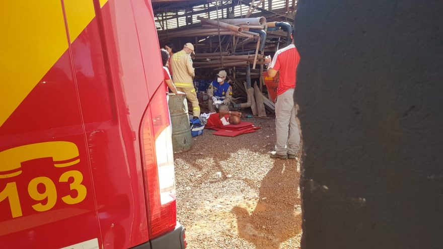 Trabalhador tem dedo amputado após acidente com máquina de serra