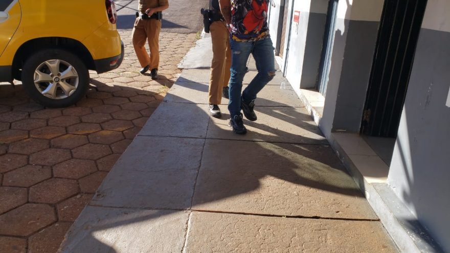 Durante instrução a alunos da Escola da PM, rapaz é abordado e detido com drogas