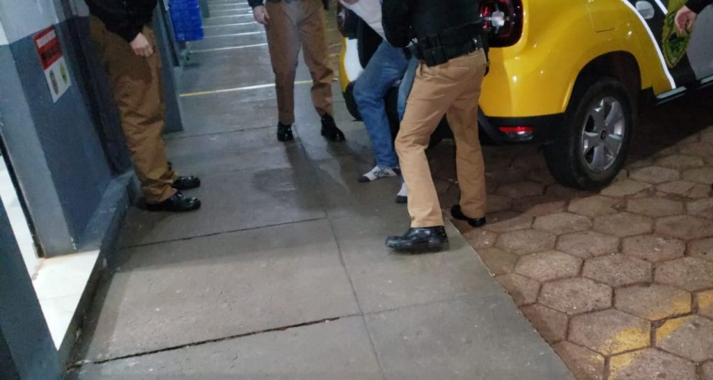 Acusado de agredir irmã e causar danos em residência é detido no Santa Felicidade
