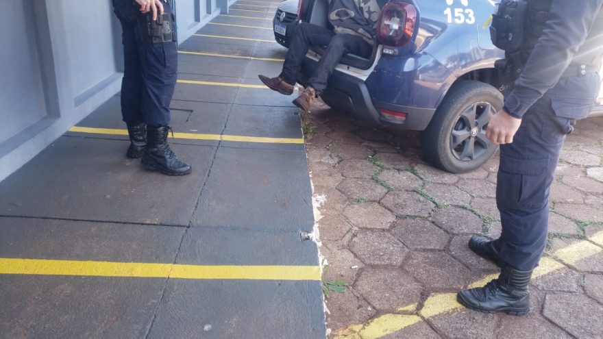 Homem com mandado de prisão em aberto é detido pela GM no Cataratas