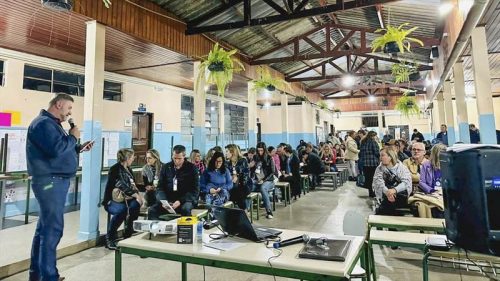 Moradores de Santa Felicidade e Pinheirinho pedem habitação, obras e saúde Imagem referente a Moradores de Santa Felicidade e Pinheirinho pedem habitação, obras e saúde
